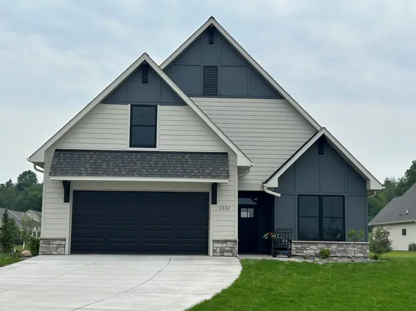 2461 Sharon Ln, Hudson, WI 54016