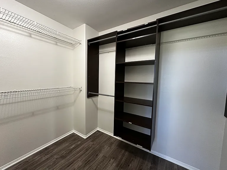 En Suite Walk In Closet