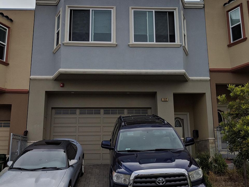 1st image of 162 3rd Ave