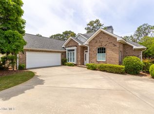 100 Paddock Ln, Southern Pines, NC 28387