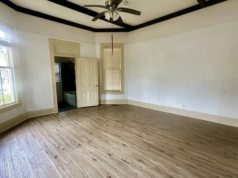 501 W Gordon St — Photo 5