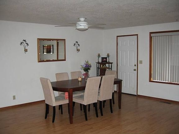 Spacious Dining Area
