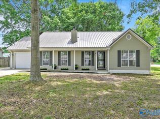 1502 Elizabeth Dr SW, Hartselle, AL 35640