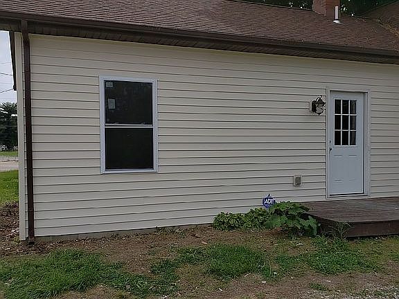 Front/side drive way side 