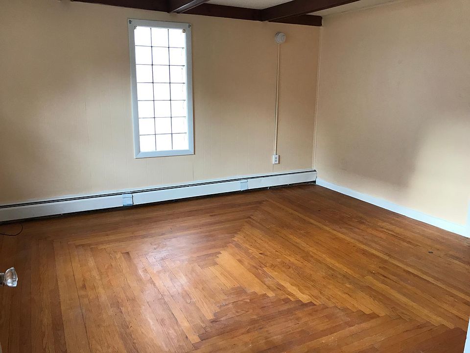2nd image of 20 Winslow St #1