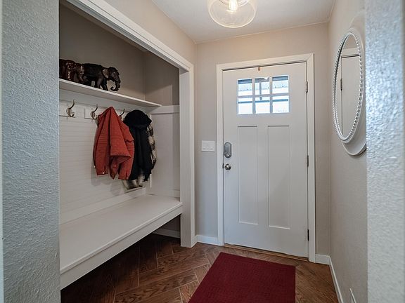 2nd image of 405 13th St NE