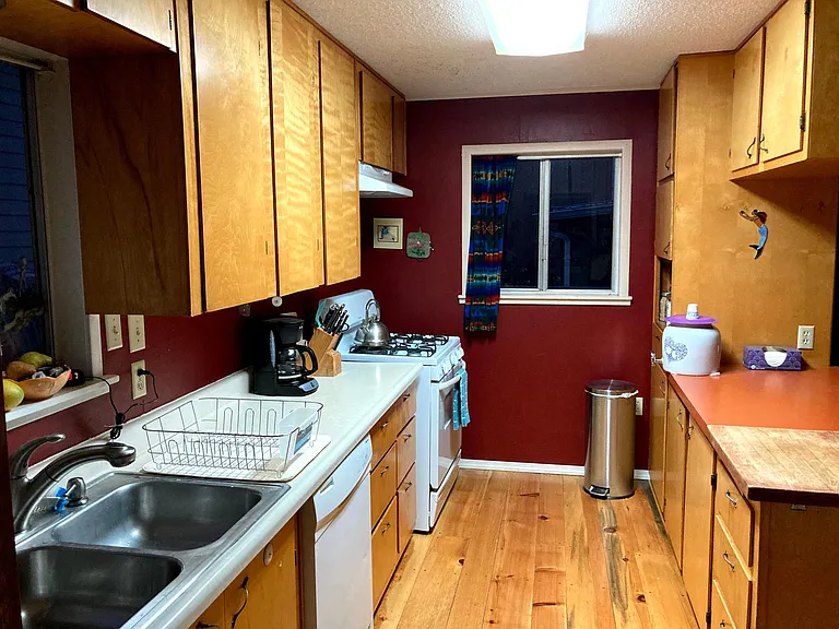 LOTS of counter and cupboard space. If you rent furnished - All the kitchen equipment you'll need, including stainless steel pots and pans and glass bakeware.