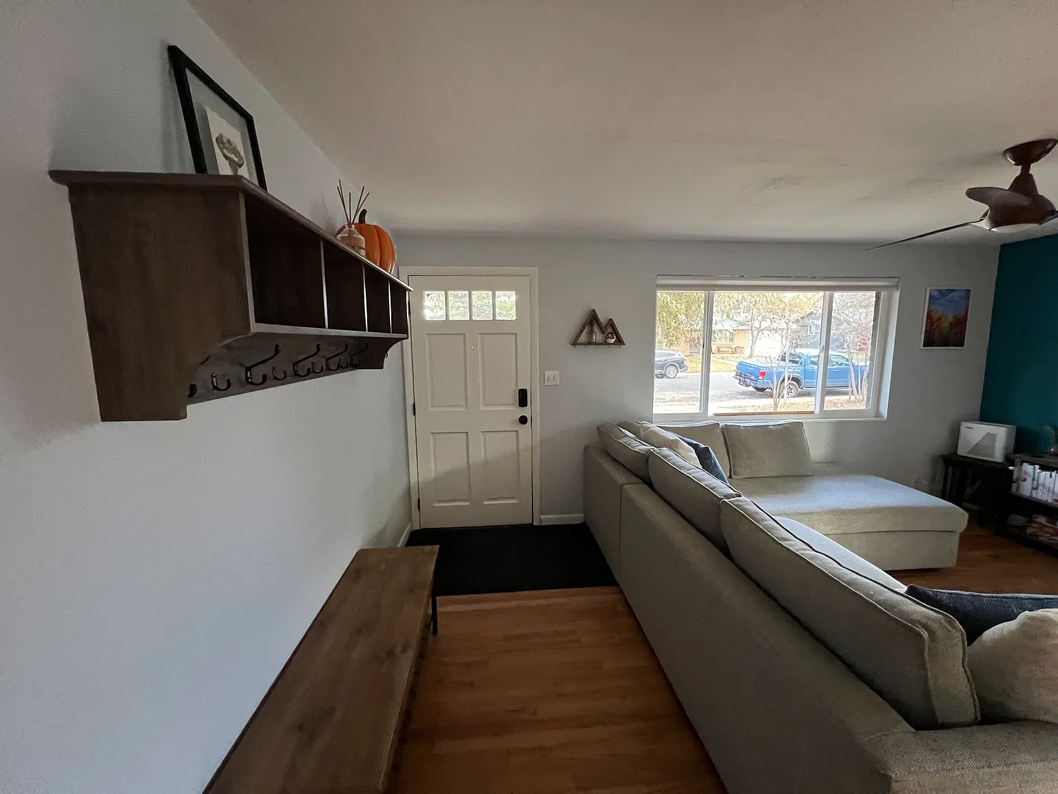 3 bed, 1.5 bath, 924 sqft, $3,900 — Photo 2
