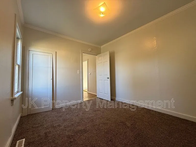 511 33rd St N — Photo 17