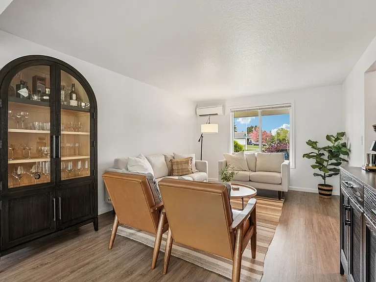 16001 NE 4th Way — Photo 7