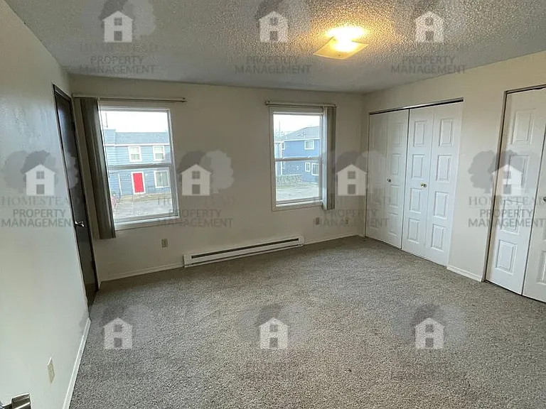 1630 Monmouth St — Photo 13