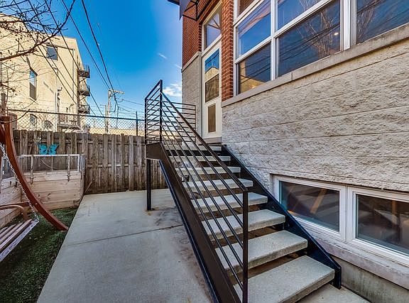 3rd image of 1811 N Rockwell St Unit P