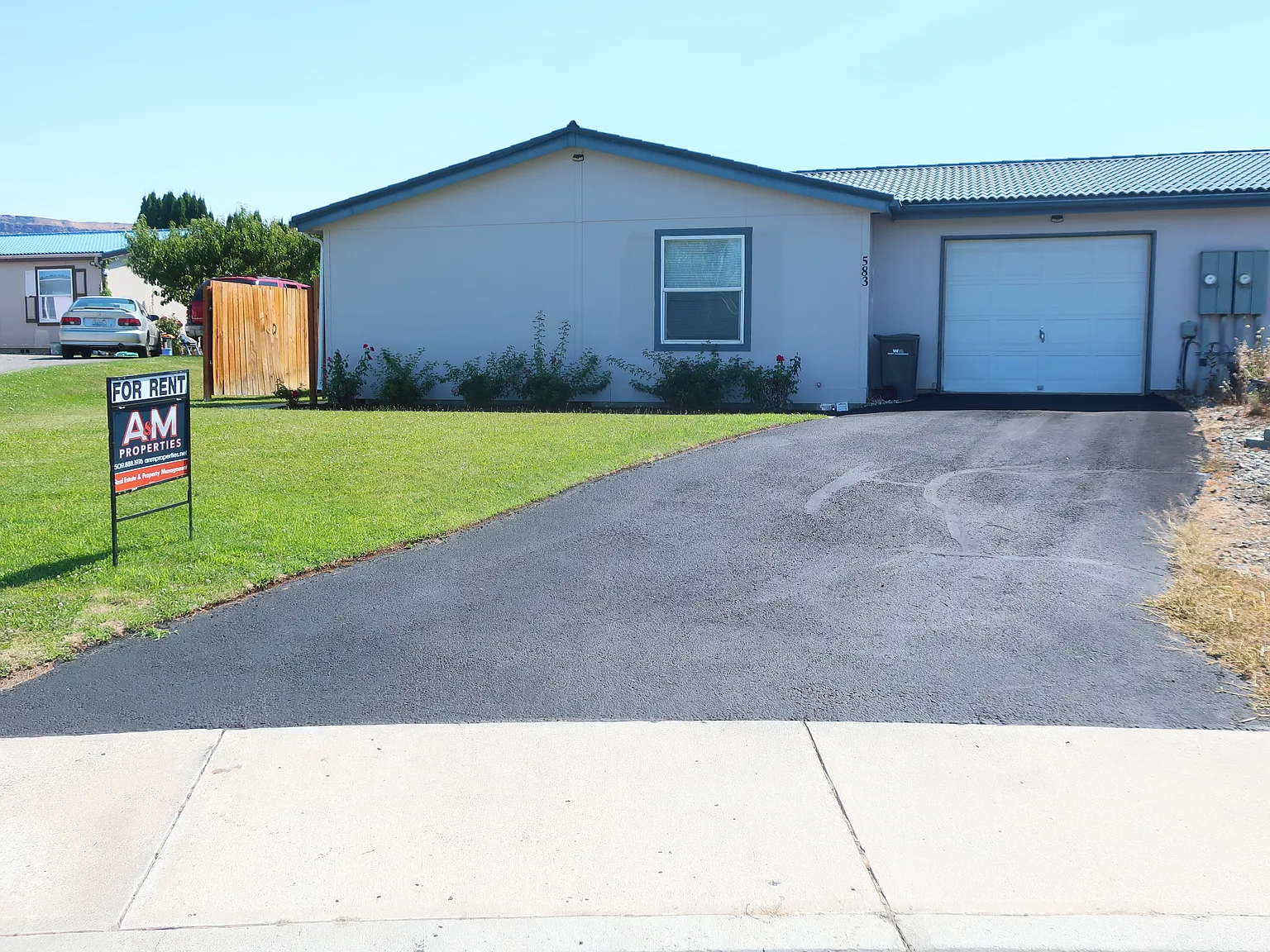 3 bed, 1404 sqft, $2,300 — Photo 1