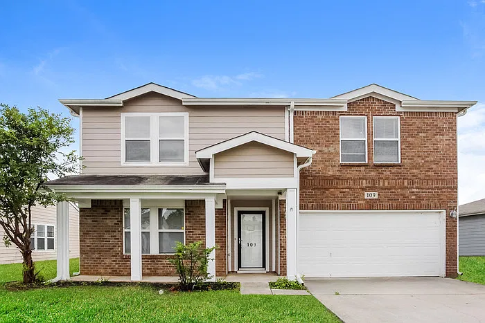4 bed, 2.5 bath, 3234 sqft, $1,895 — Photo 1