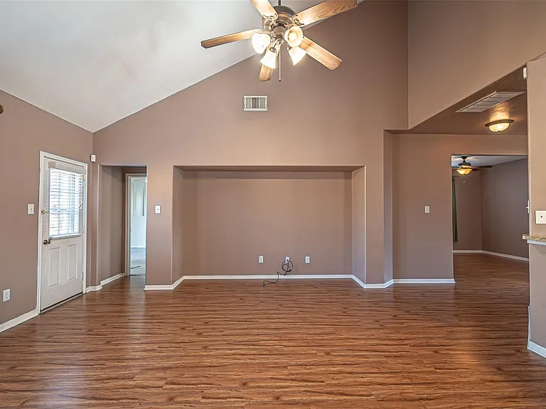 7431 Riven Oaks Ct — Photo 23