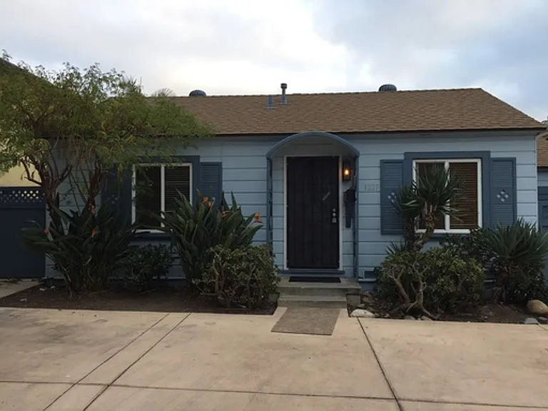 1227-1231.5 Hornblend Street — Photo 1