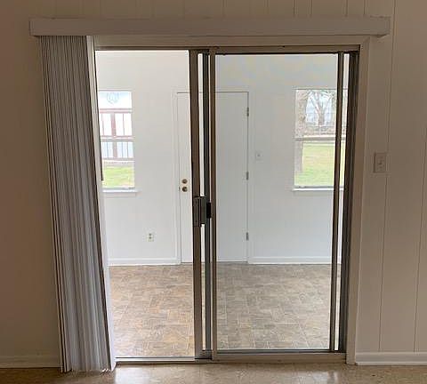 3rd image of 7725 Woodrow Ave