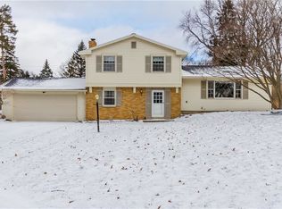 21 Burningtree Ln, Penfield, NY