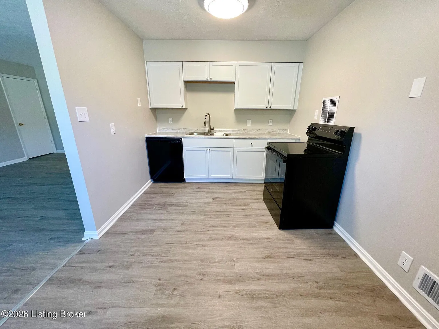 2 bed, 1.0 bath, 750 sqft, $925 — Photo 3