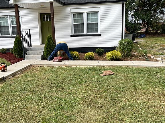 3rd image of 705 Carver Ave