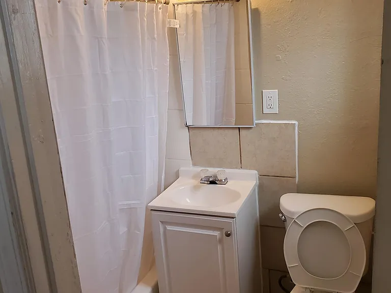 2570 Traction Ave #6 — Photo 7
