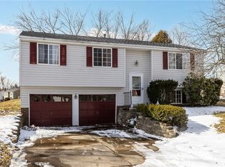 100 Macnab Dr, Coraopolis, PA 15108