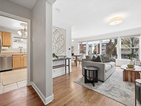 2nd image of 2710 W Berwyn Ave