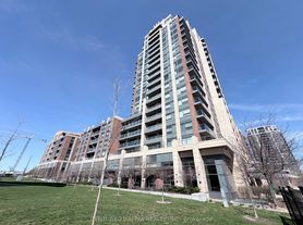 18 Uptown Dr
