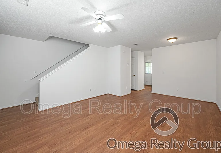 100 Egg And Butter Rd #33 — Photo 4