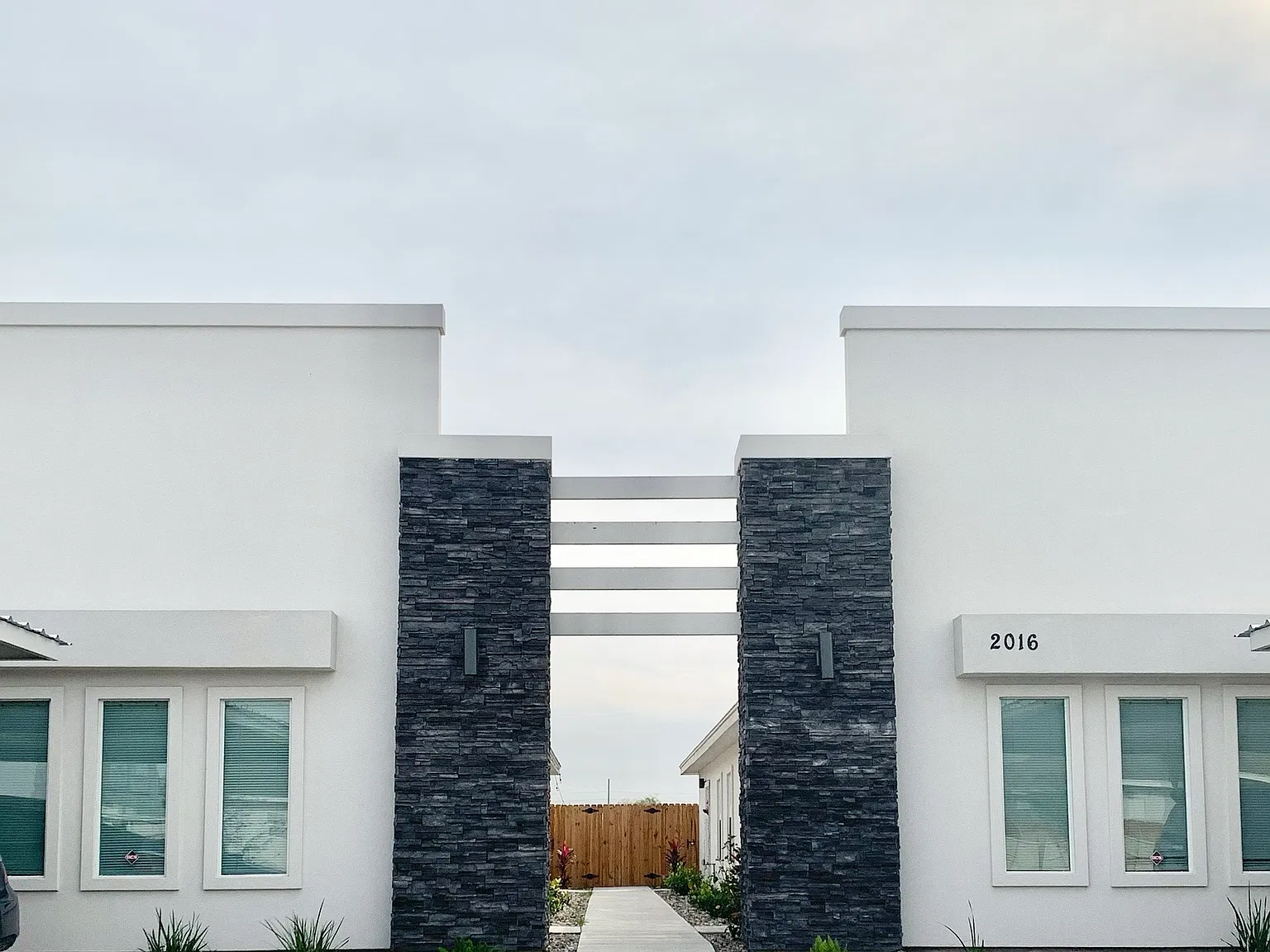 2016 Summerland Ln — Photo 1