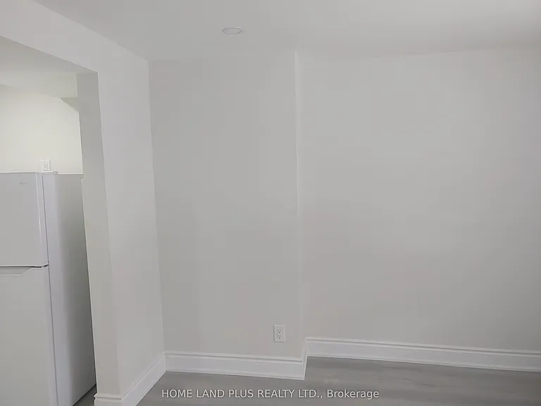 40 Penetang St #4 — Photo 10