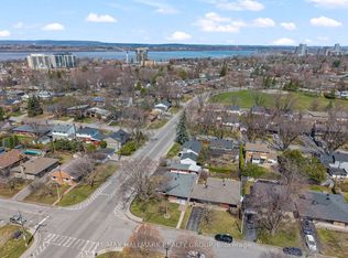 2075 Neepawa Ave, Ottawa, ON K2A3L7