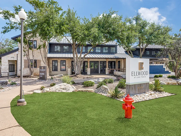 Ellwood at Lake Travis — Photo 48
