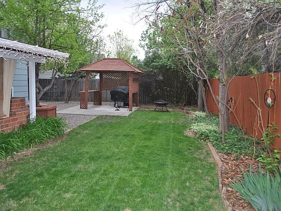 Gazebo/Covered back patio to left