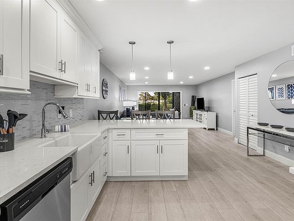 3rd image of 9286 Vista Del Lago #E