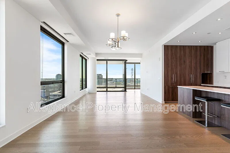 2 bed, 2.5 bath, 1813 sqft, $5,995 — Photo 4