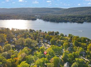 32 Wanaque Rd, Hewitt, NJ 07421