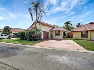 270 SW 113th Ter, Pembroke Pines, FL 33025