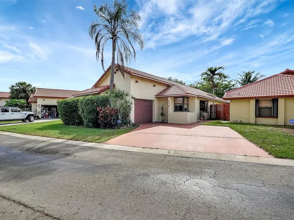 270 SW 113th Ter, Pembroke Pines, FL 33025