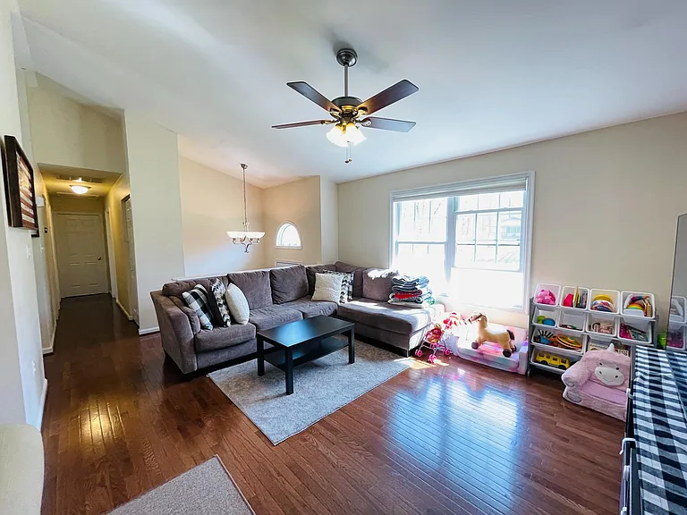 121 Hilda Dr — Photo 7
