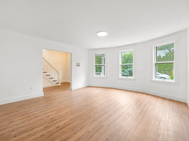 16 Clarke St — Photo 10