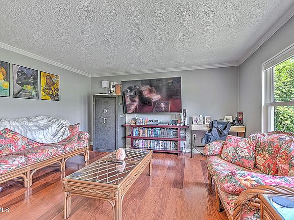 4th image of 7613 Reedy Creek Rd