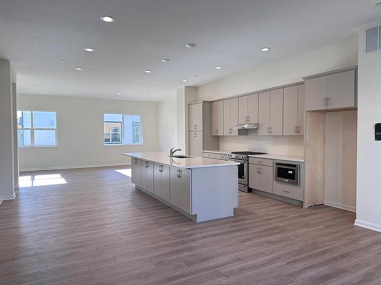 760 Josephine Way — Photo 4