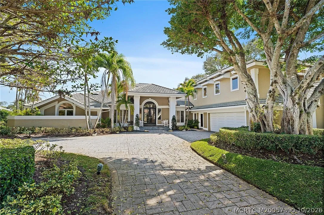 5 bed, 5.5 bath, 4882 sqft, $14,000 — Photo 2