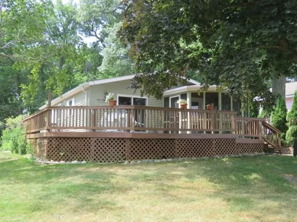 W10186 Indian Point Rd, Fox Lake, WI 53933