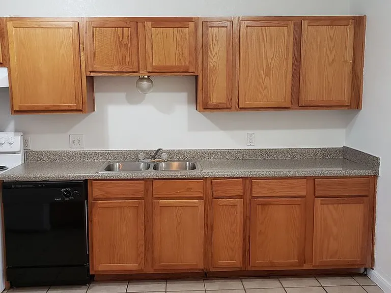 Sunset Grove Apartments — Photo 14