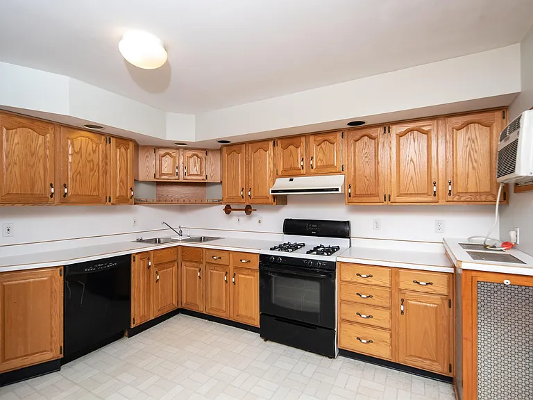 159 Hoosick St #2 — Photo 6
