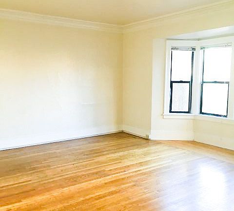4th image of 1509 E Madison St #1519-302