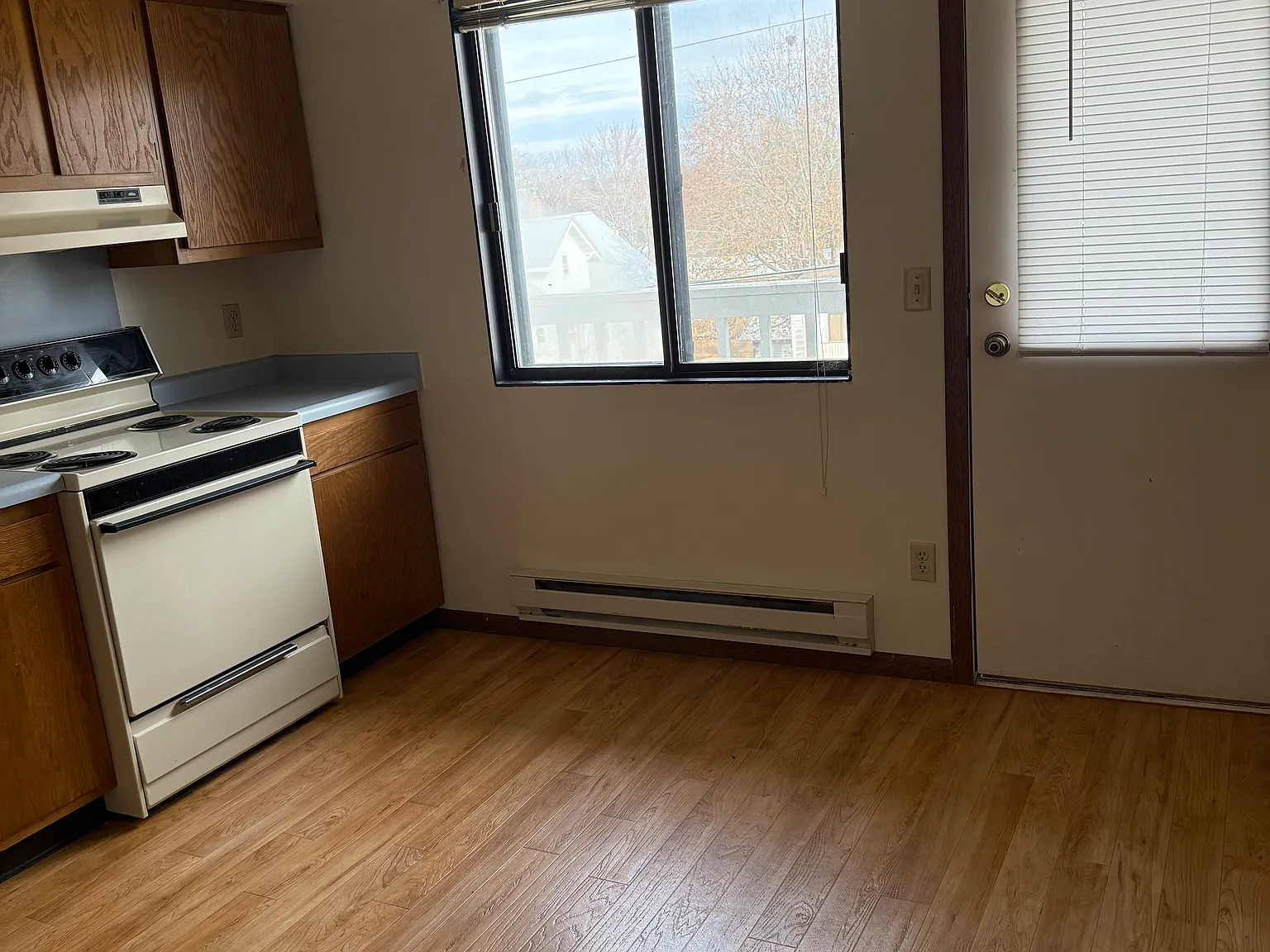 3 bed, $939 — Photo 2