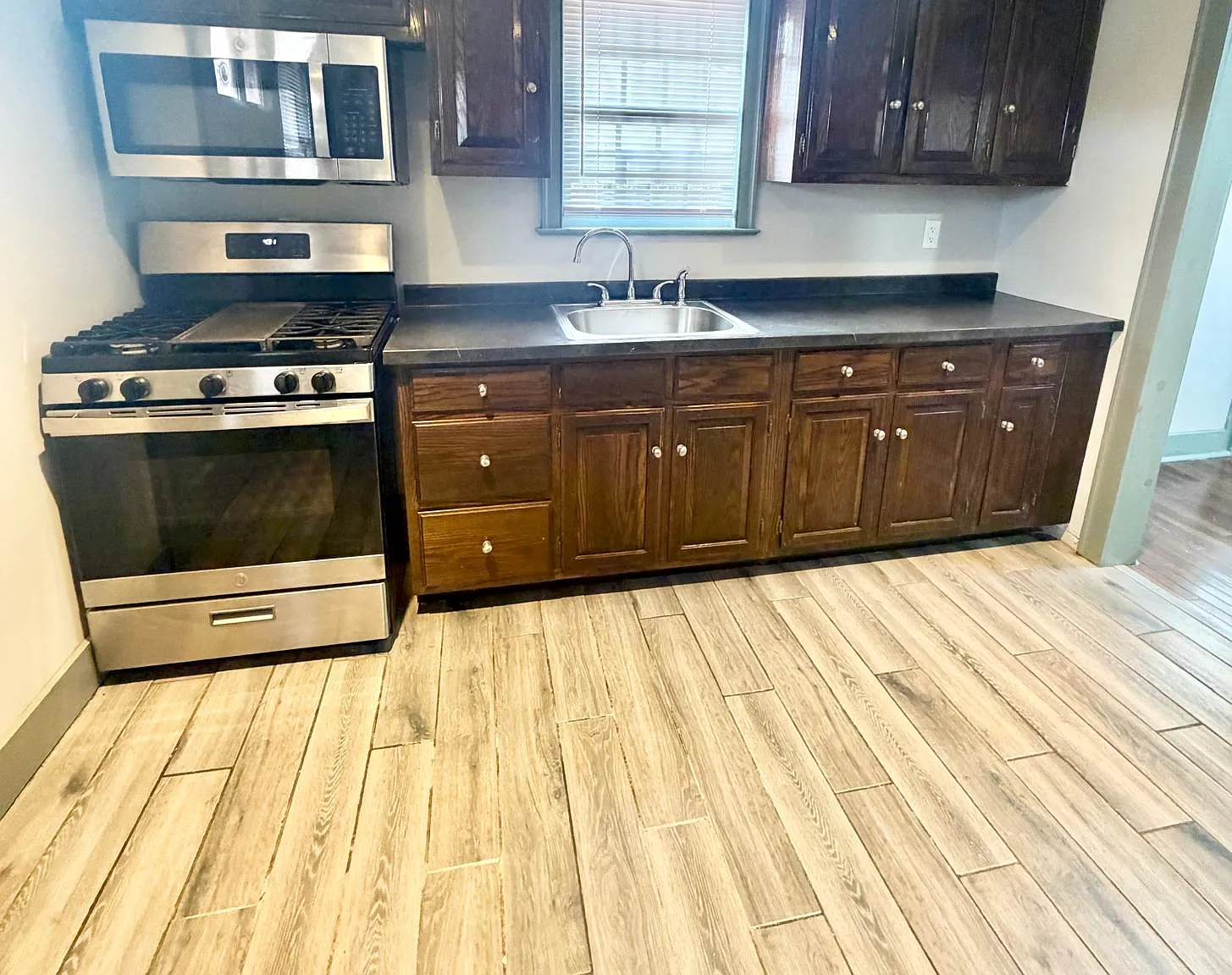 5 bed, 2.5 bath, 2500 sqft, $3,750 — Photo 1